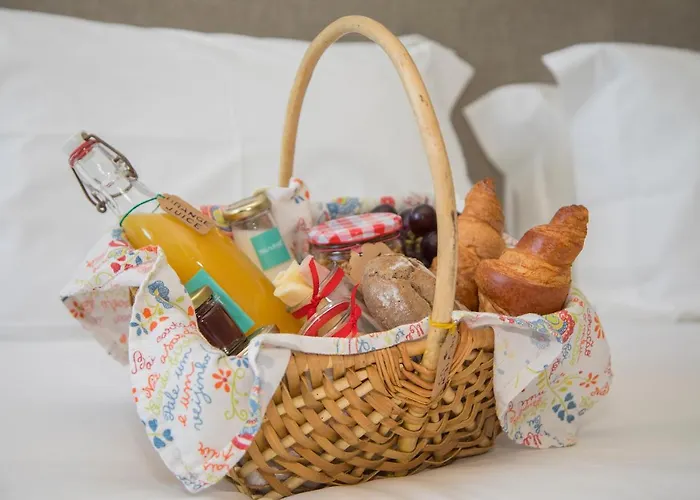 Liiiving In | Historic & Sunny Terrace *