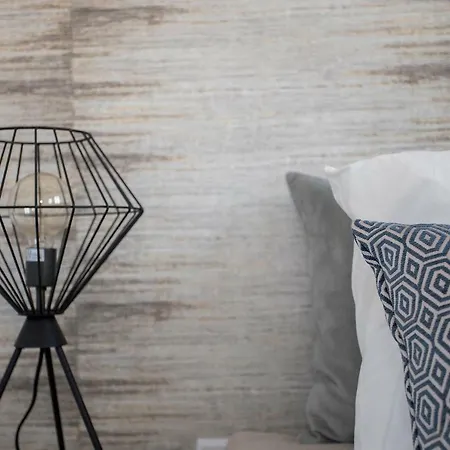 Apartment Liiiving In | Historic & Sunny Terrace Porto