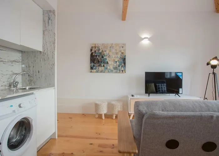 Liiiving In | Historic & Sunny Terrace Apartment Porto