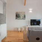 Liiiving In | Historic & Sunny Terrace Apartment Porto