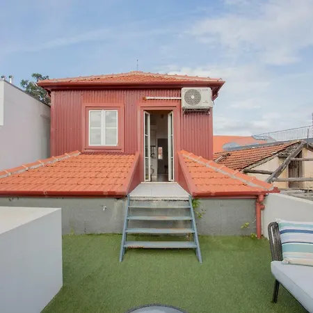 Liiiving In | Historic & Sunny Terrace بورتو