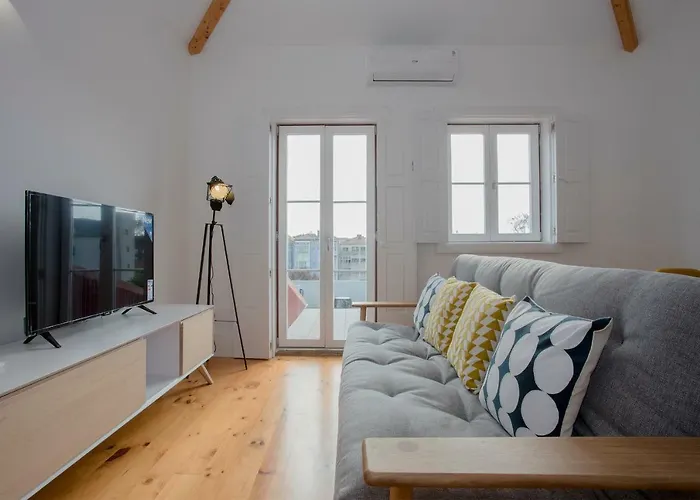 Liiiving In | Historic & Sunny Terrace Lejlighed