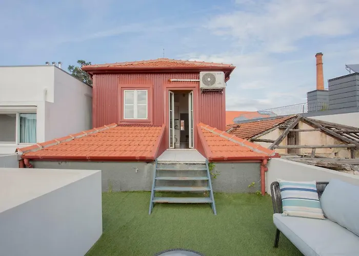 Liiiving In | Historic & Sunny Terrace بورتو