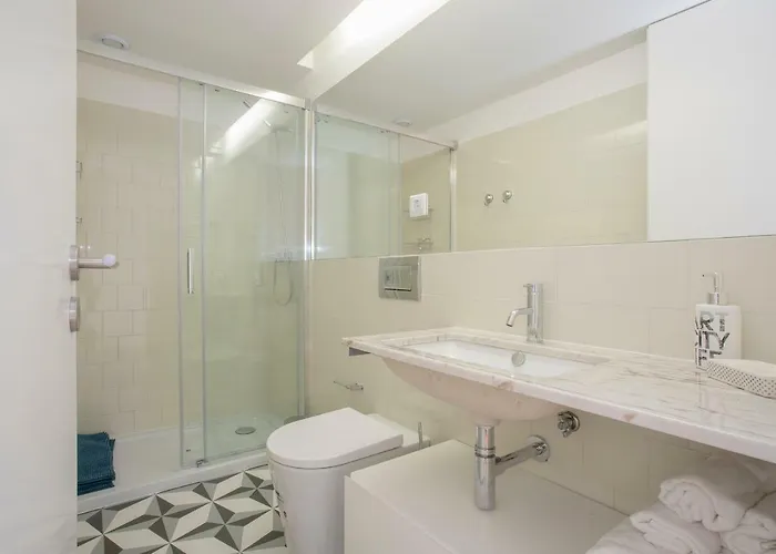 شقة Liiiving In | Historic & Sunny Terrace