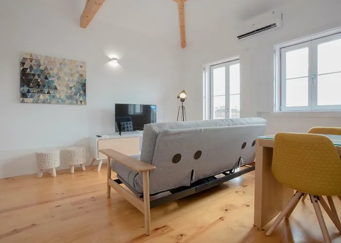 Liiiving In | Historic & Sunny Terrace Lejlighed *