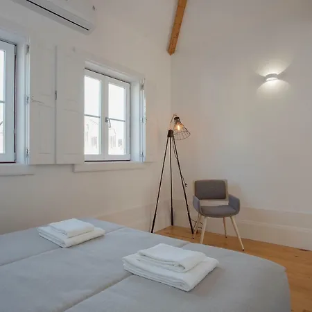 Liiiving In | Historic & Sunny Terrace * פורטו
