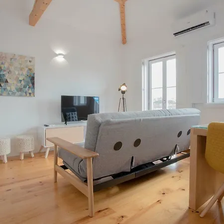 Liiiving In | Historic & Sunny Terrace شقة *